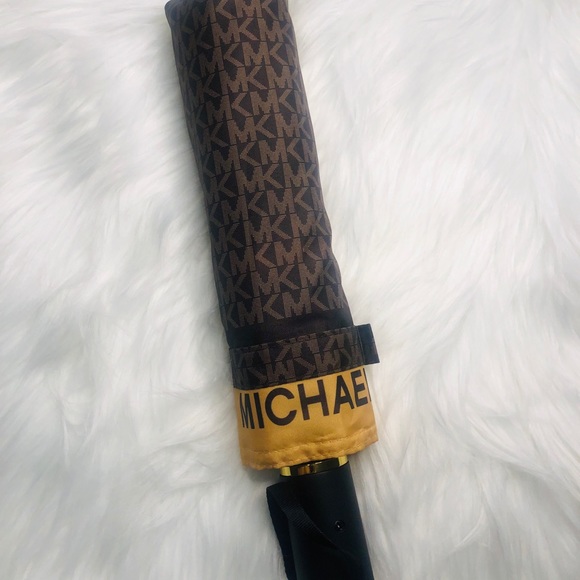 Authentic Michael Kors Umbrella - Picture 5 of 6